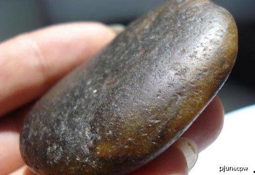 籽料螭龙玉如何看真假,籽料螭龙玉的鉴定技巧揭秘