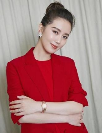 卿姐女明星,璀璨星途，魅力绽放